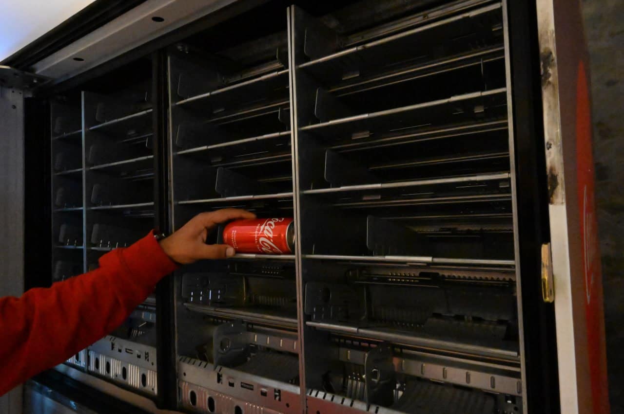 Phoenix vending machine roll-out dispensing for carbonated drinks
