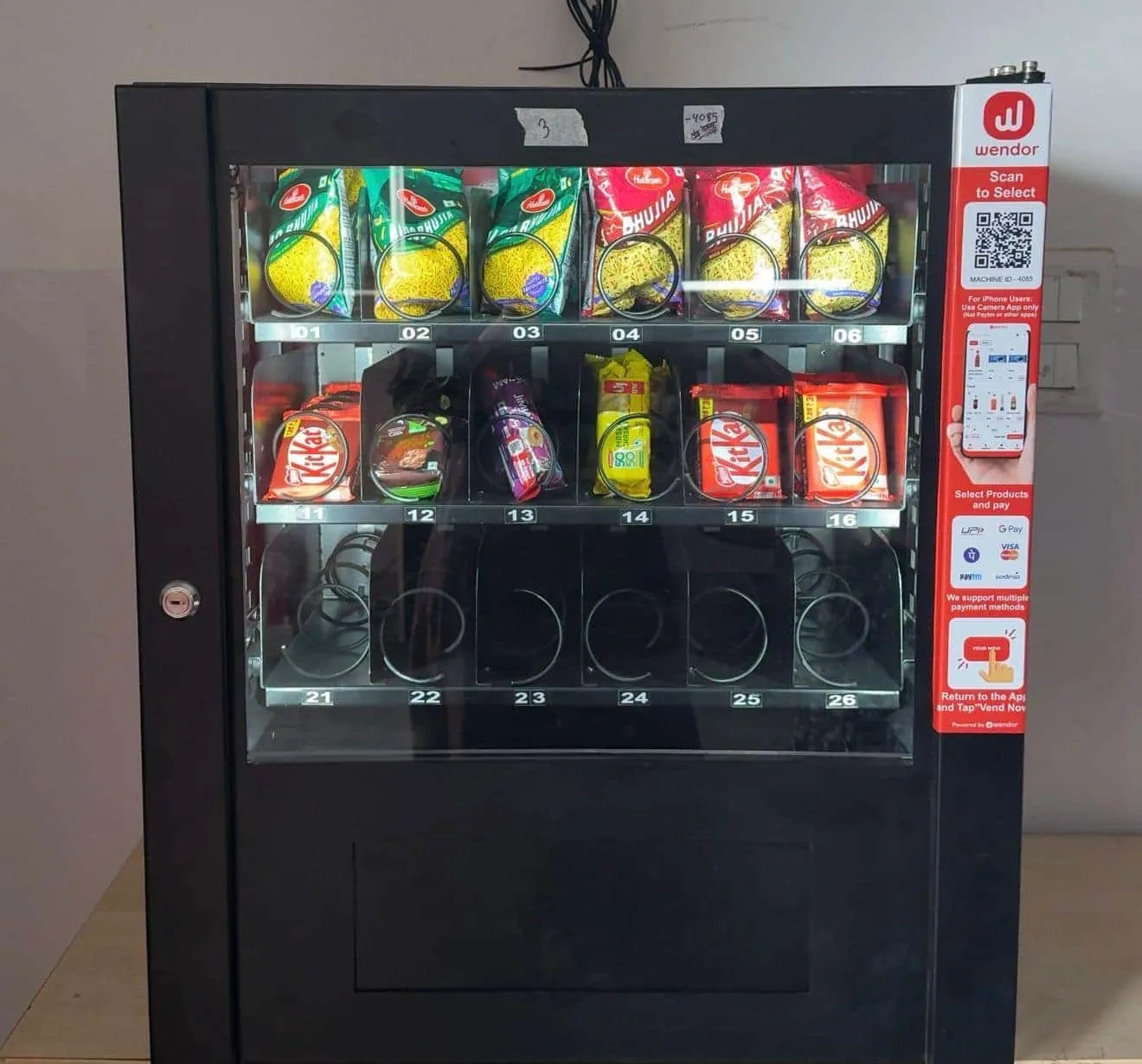 Comet: Compact QR vending with 80–100 capacity.
