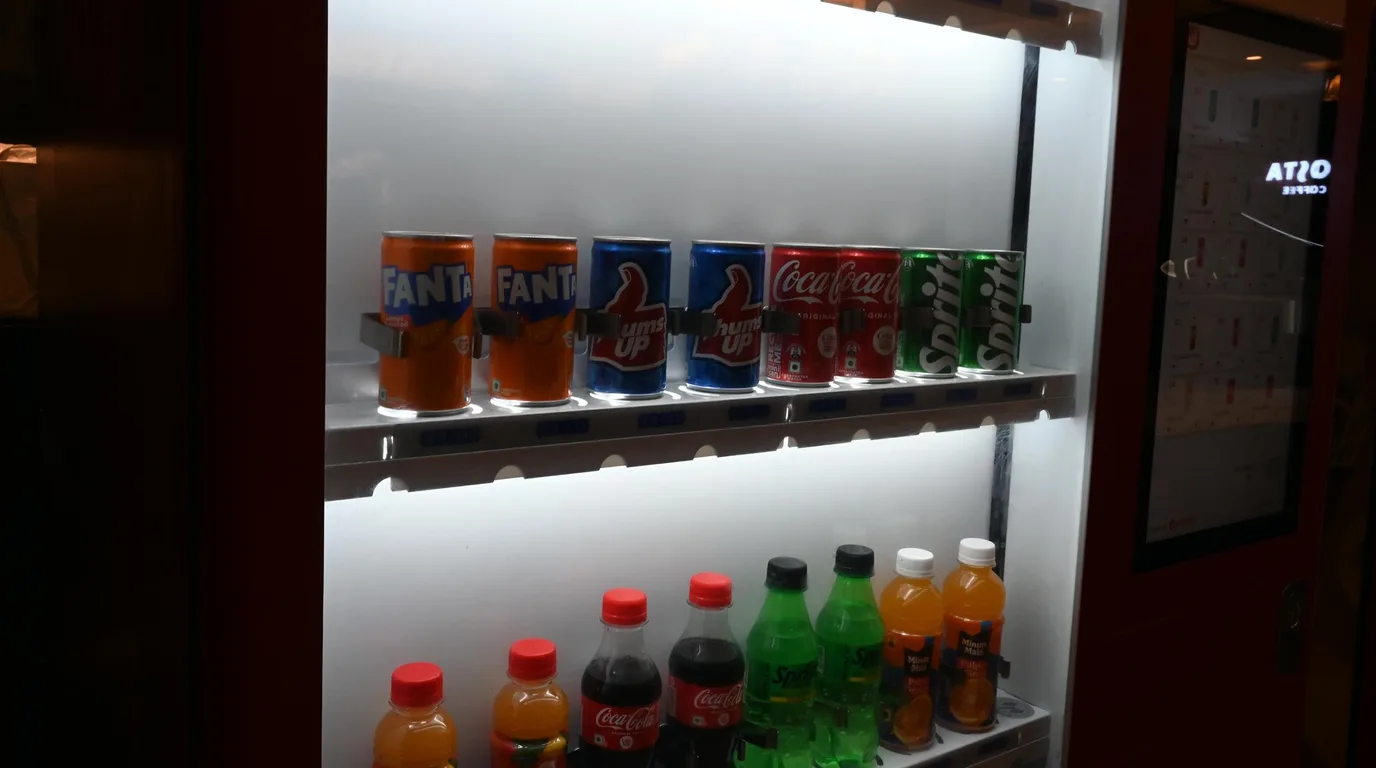 Lineup of refrigerated, snack, combo, and hot-beverage vending machines by energy type