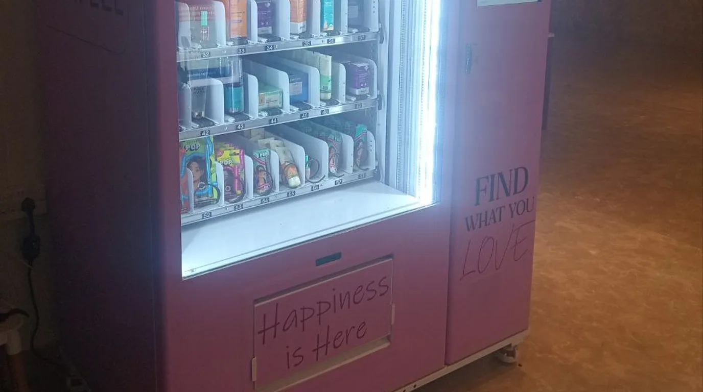 Next-generation AI-enabled smart snack vending machine in a modern transit hub