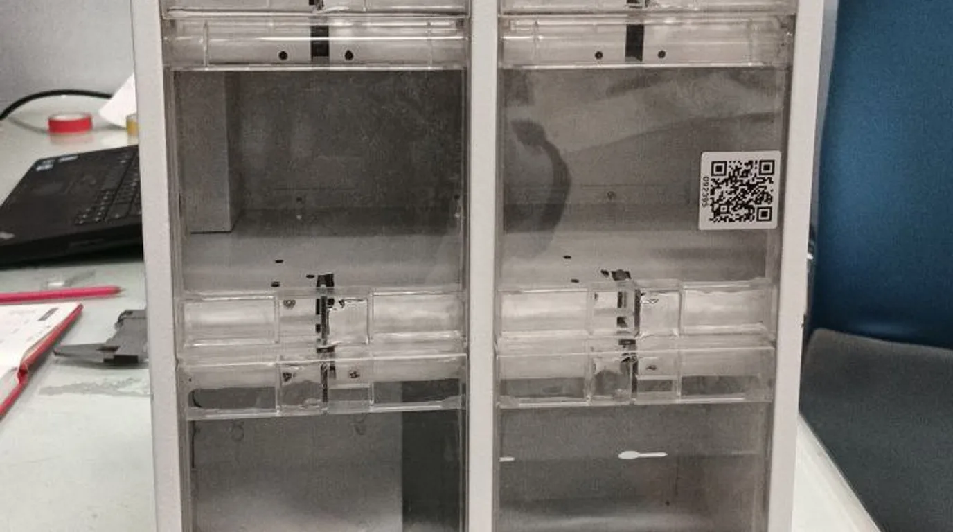 Refrigerated dessert vending machine displaying cakes in jars and artisan desserts