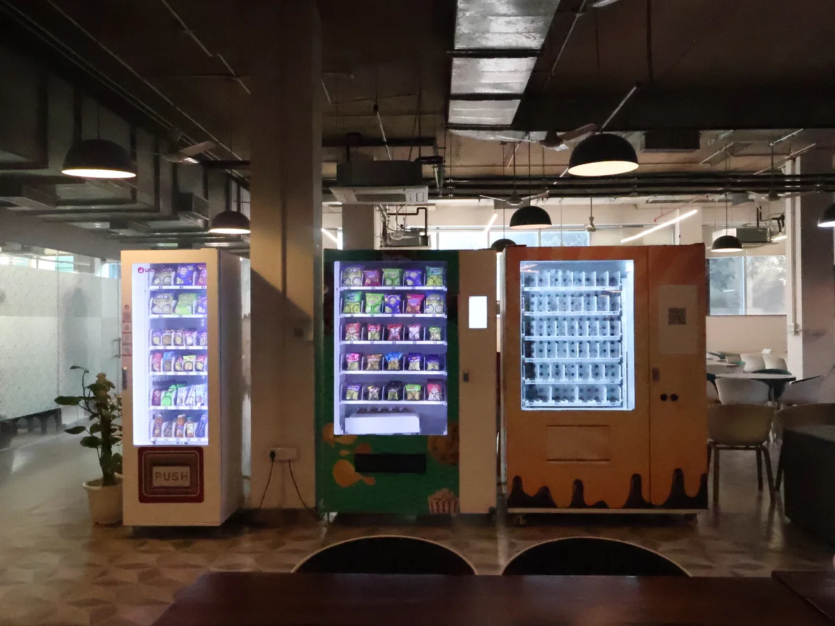 Underperforming vending machine in an empty corridor illustrating common mistakes