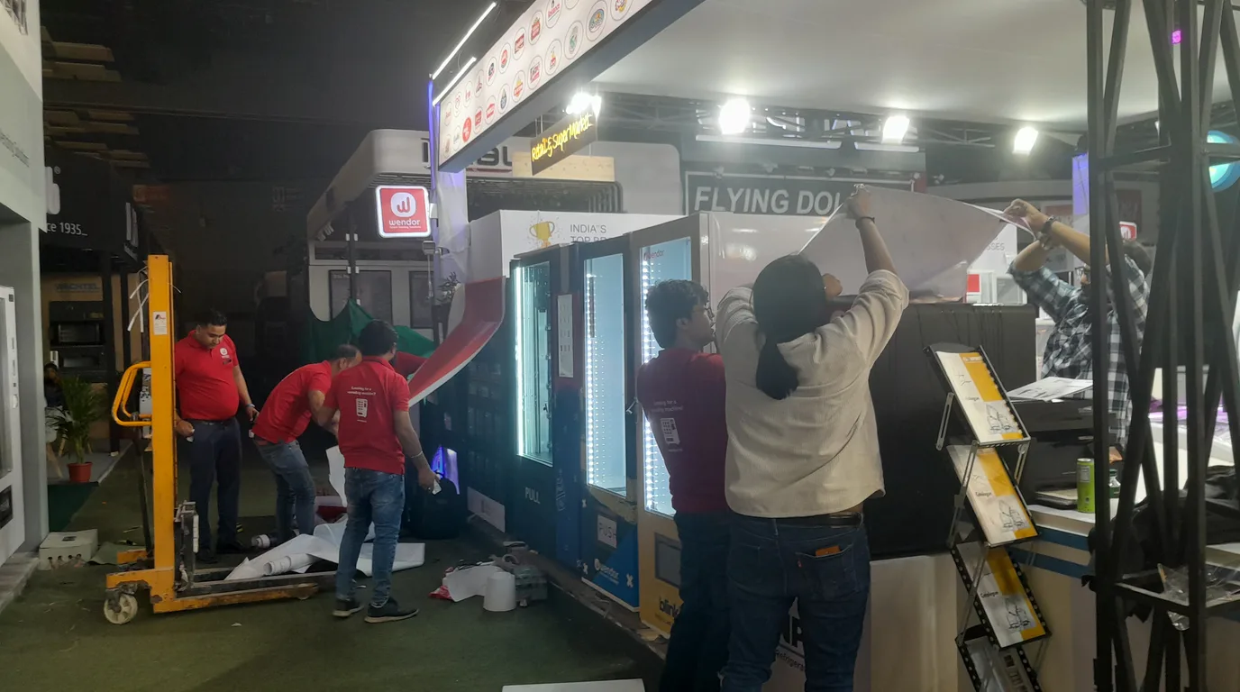 Tapping a phone to pay contactlessly at a modern vending machine in Texas