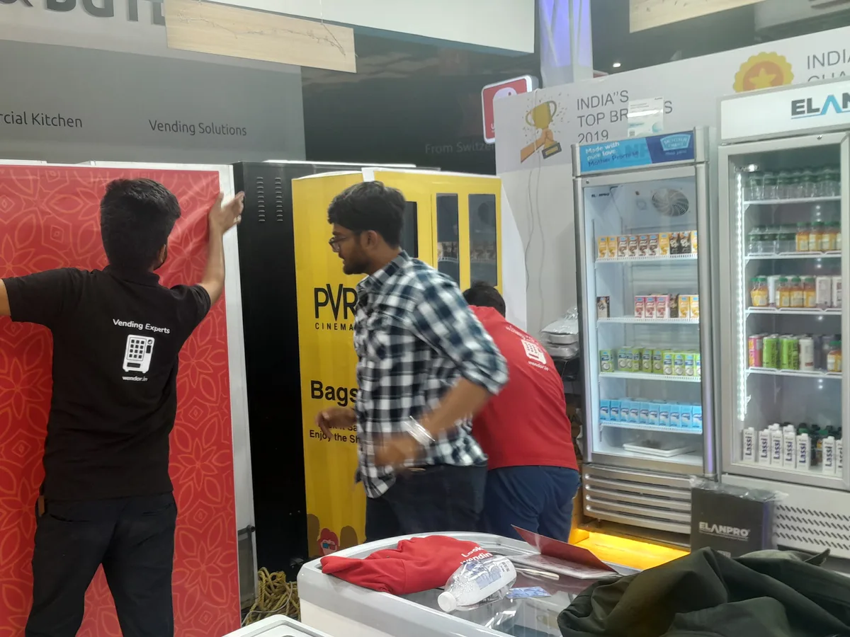 Vending machine instantly refunding a customer after a failed transaction